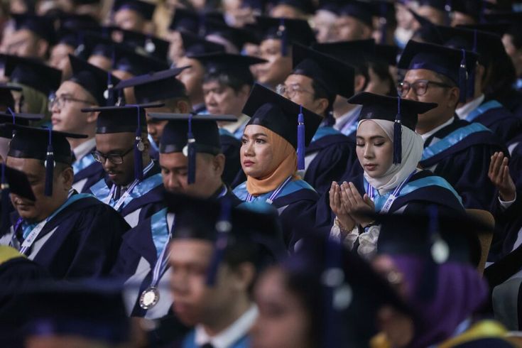 1 JUTA SARJANA MENGANGGUR, ADA APA DENGAN DUNIA KERJA INDONESIA?