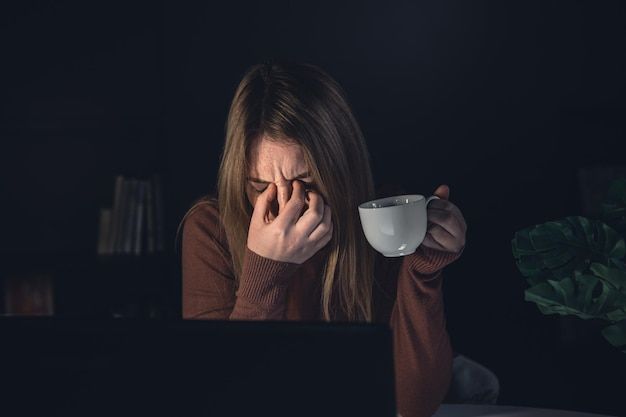 BAHAYA BEGADANG BAGI KESEHATAN, AHLI MEDIS PERINGATKAN ANCAMAN KERUSAKAN ORGAN VITAL