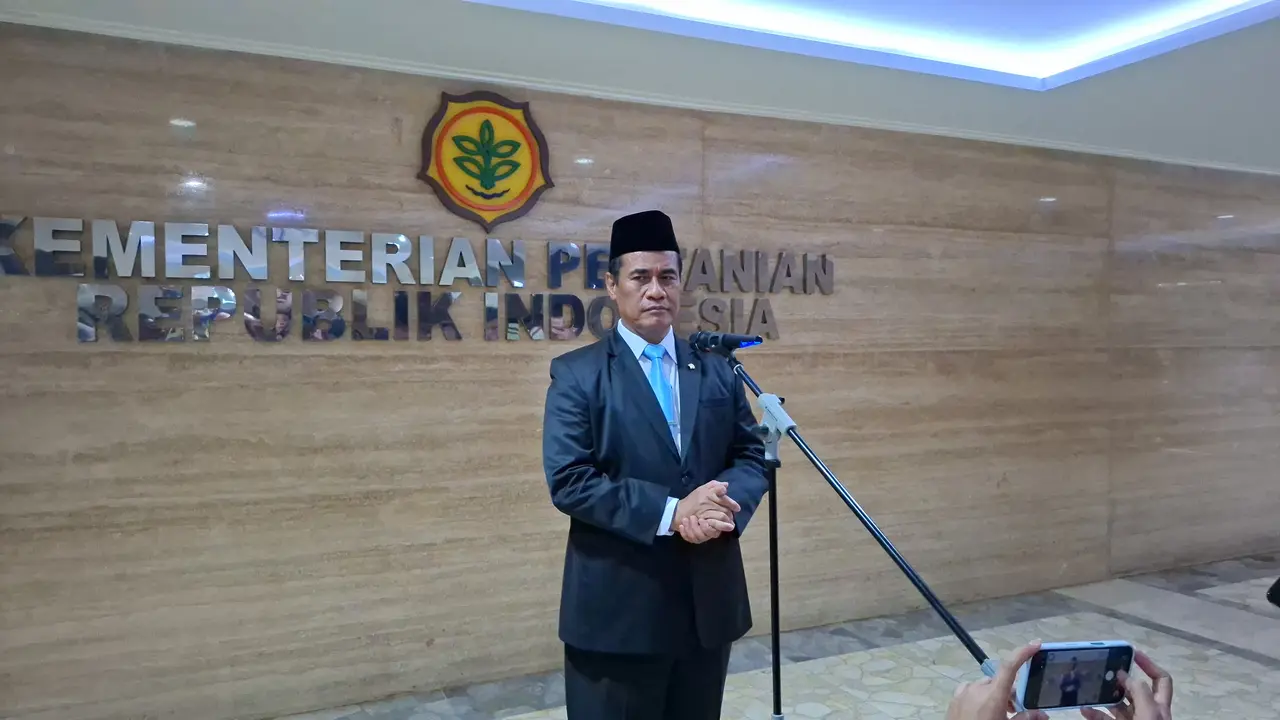 BERANTAS PENYIMPANGAN, MENTAN AMRAN SULAIMAN COPOT 14 PEJABAT KEMENTAN TERKAIT DUGAAN KORUPSI MILIARAN RUPIAH