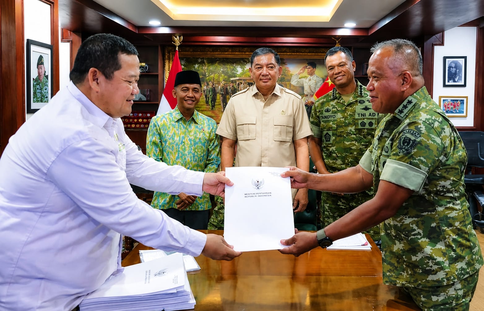 KEMENHUT SERAHKAN SK PPKH 961 HEKTARE KEPADA KEMHAN, 17 YONIF TP TNI AD SIAP DIBANGUN DI KAWASAN HUTAN