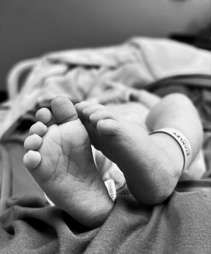KONDISI KESEHATAN MENURUN DI PENGUNGSIAN, BAYI DAN LANSIA KORBAN GEMPA FLORES DI NGADA MENINGGAL DUNIA