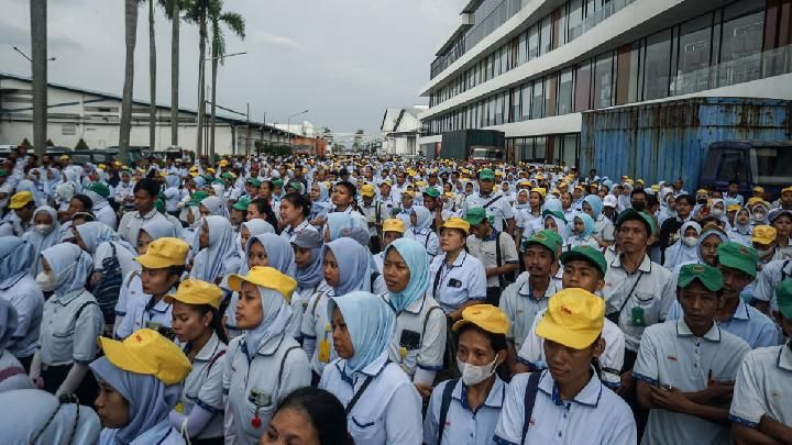 PEMERINTAH PERLUAS PROGRAM MAGANG DAN STIMULUS INDUSTRI UNTUK ANTISIPASI GELOMBANG PHK