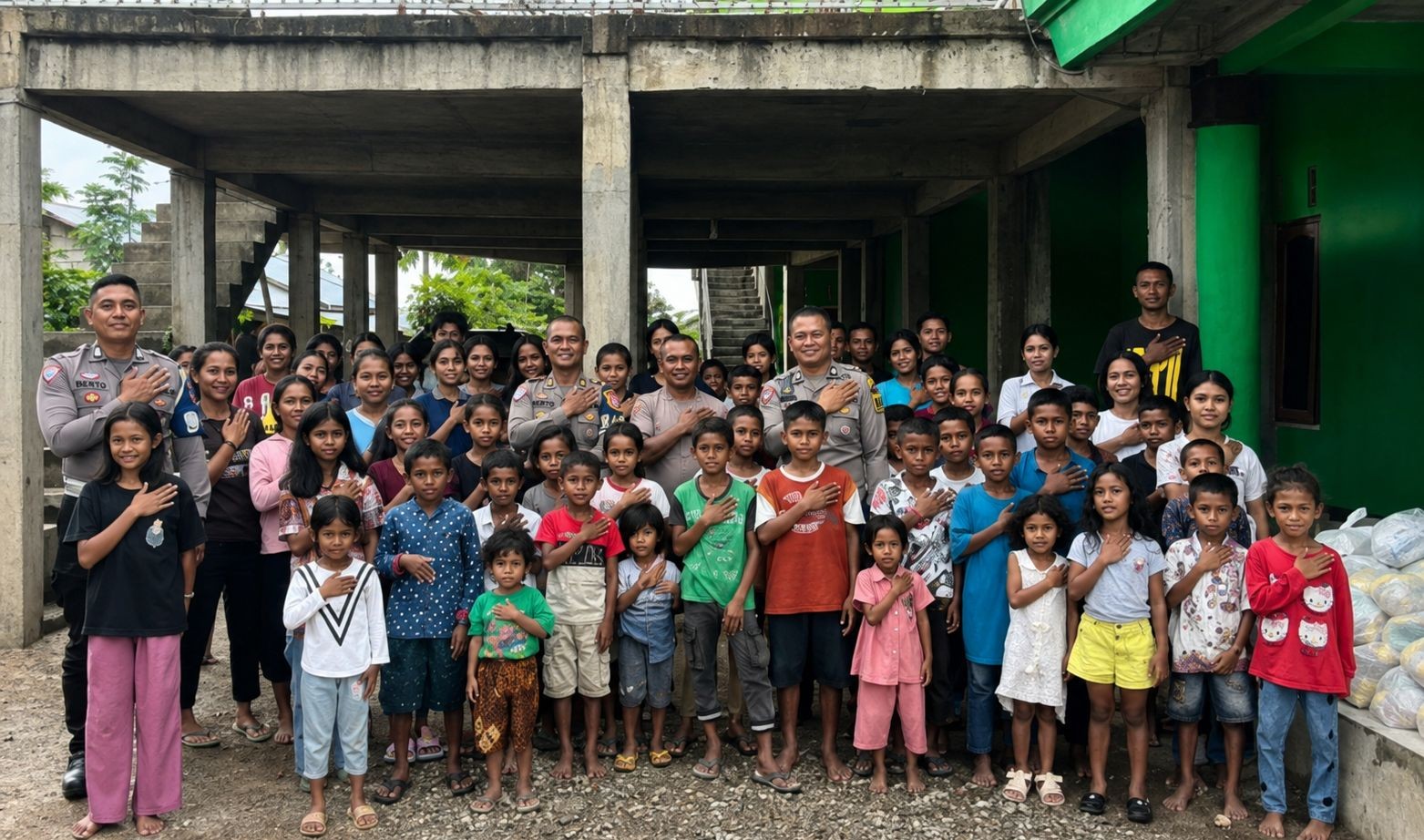 POLISI AMARASI TIMUR PILIH JADI ORANG TUA BAGI 119 ANAK YATIM