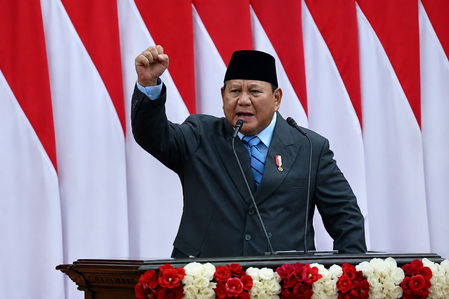 PRABOWO KIRIM 50 RIBU PAKET SEMBAKO UNTUK KORBAN GEMPA NTT