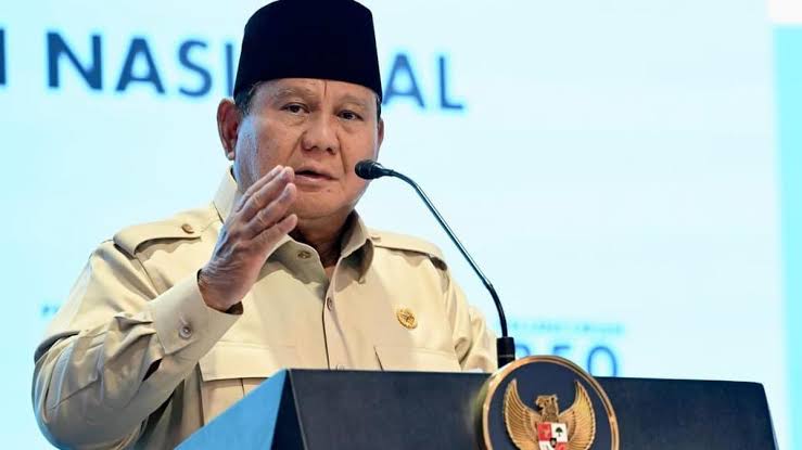 PRESIDEN PRABOWO TANTANG MENTERI DAN BOS PLN RAMPUNGKAN PLTS 100 GW DALAM 3 TAHUN