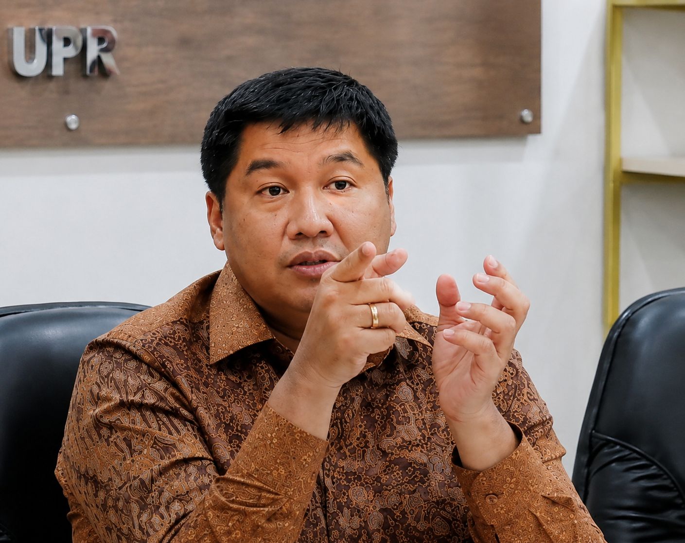 TANAH MAKIN MAHAL, PEMERINTAH MELIRIK HUNIAN DI ATAS SUNGAI