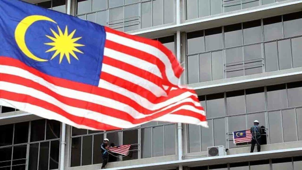 TEKAN BIAYA HIDUP WARGA, MALAYSIA TAMBAH KUOTA BBM SUBSIDI DAN GRATISKAN AKSES AI