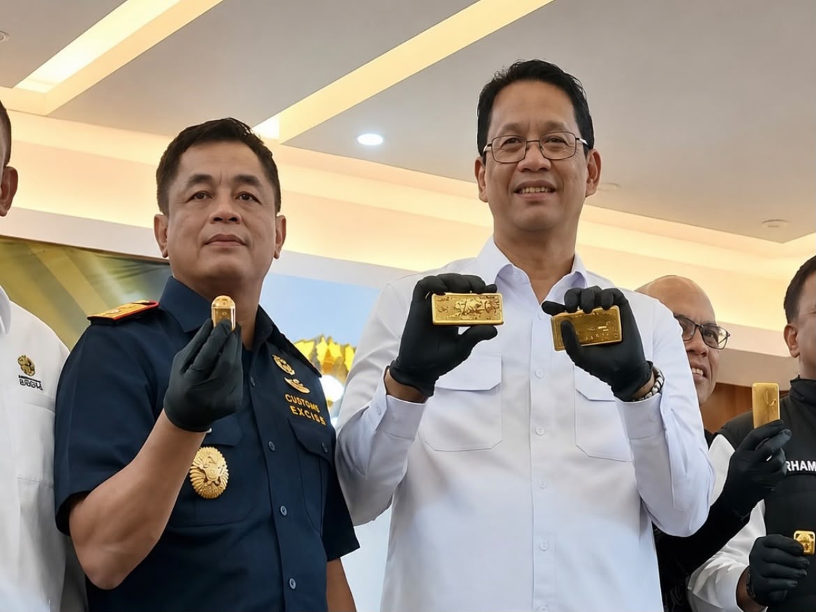 WNA SELUNDUPKAN 17, 4 KG EMAS KE LUAR NEGERI, BEA CUKAI BONGKAR MODUSNYA